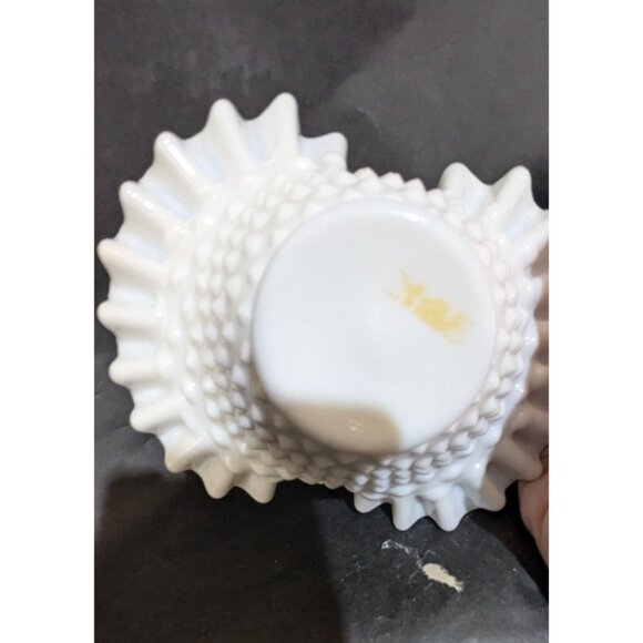 Vintage Fenton Hobnail Milk Glass Basket with Ruffled Edge - Picture 5 of 6